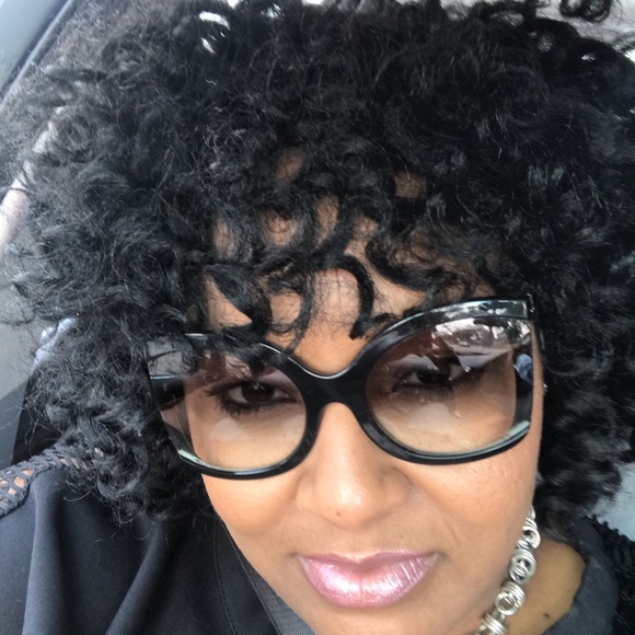 Meet your Posher, Monique - Picture 1 of 1